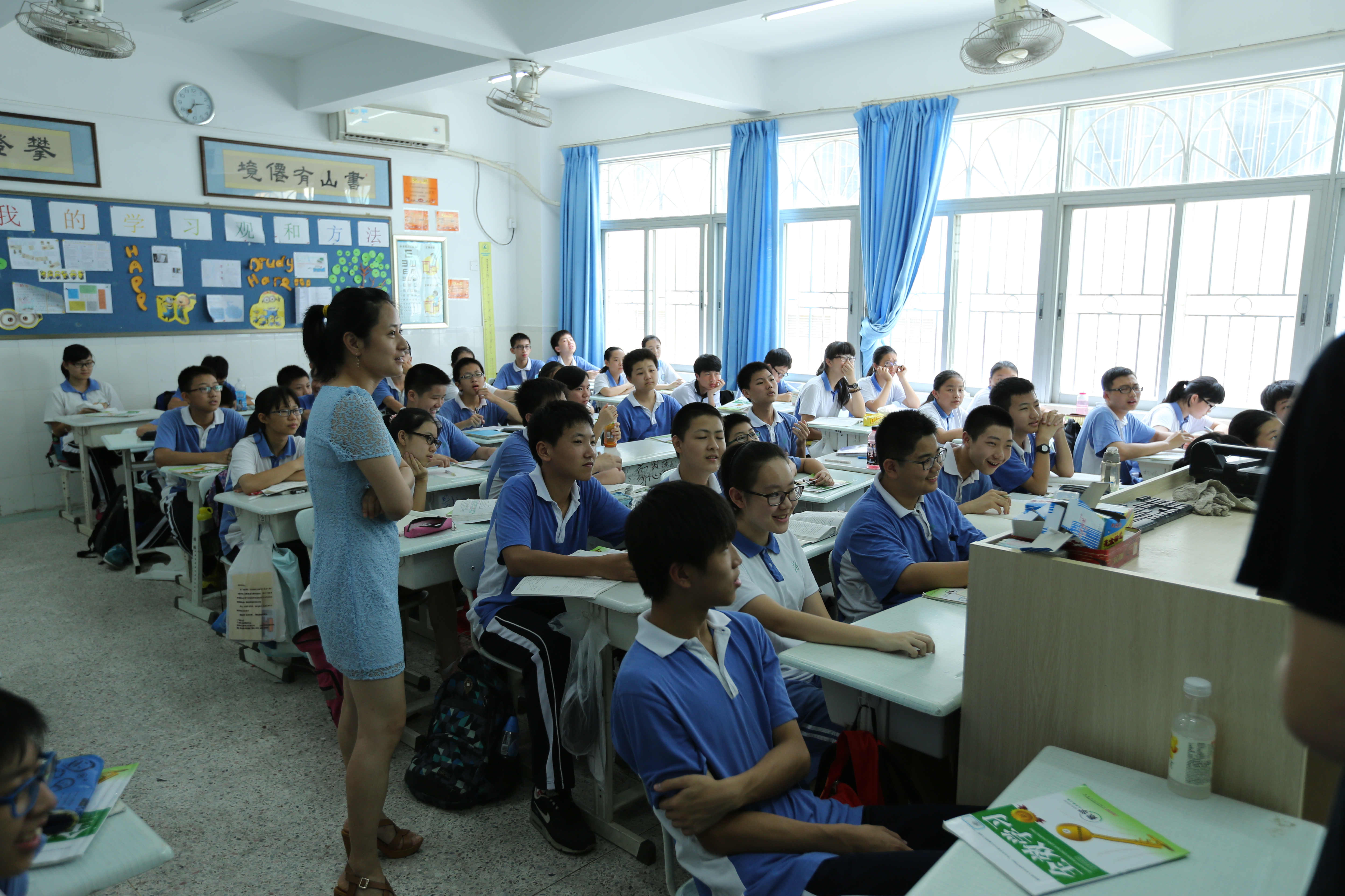 SZMS's lecture at Lianhua Middle School (3).jpg